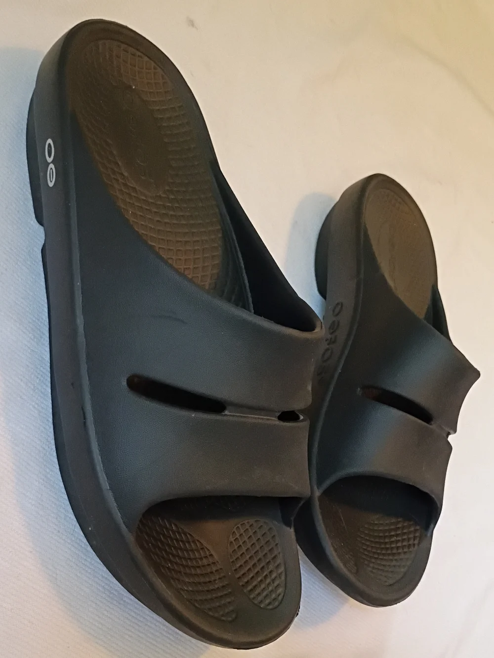 OOFOS Women’s OOlala Slide Sandals - Black